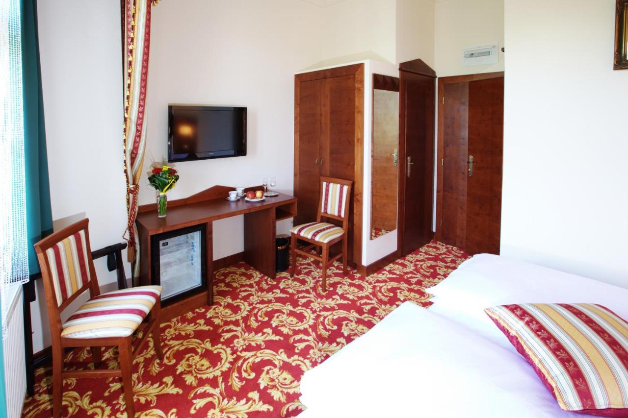 Hotel Fortna ครูดิม ภายนอก รูปภาพ