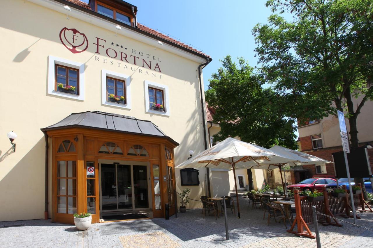 Hotel Fortna ครูดิม ภายนอก รูปภาพ