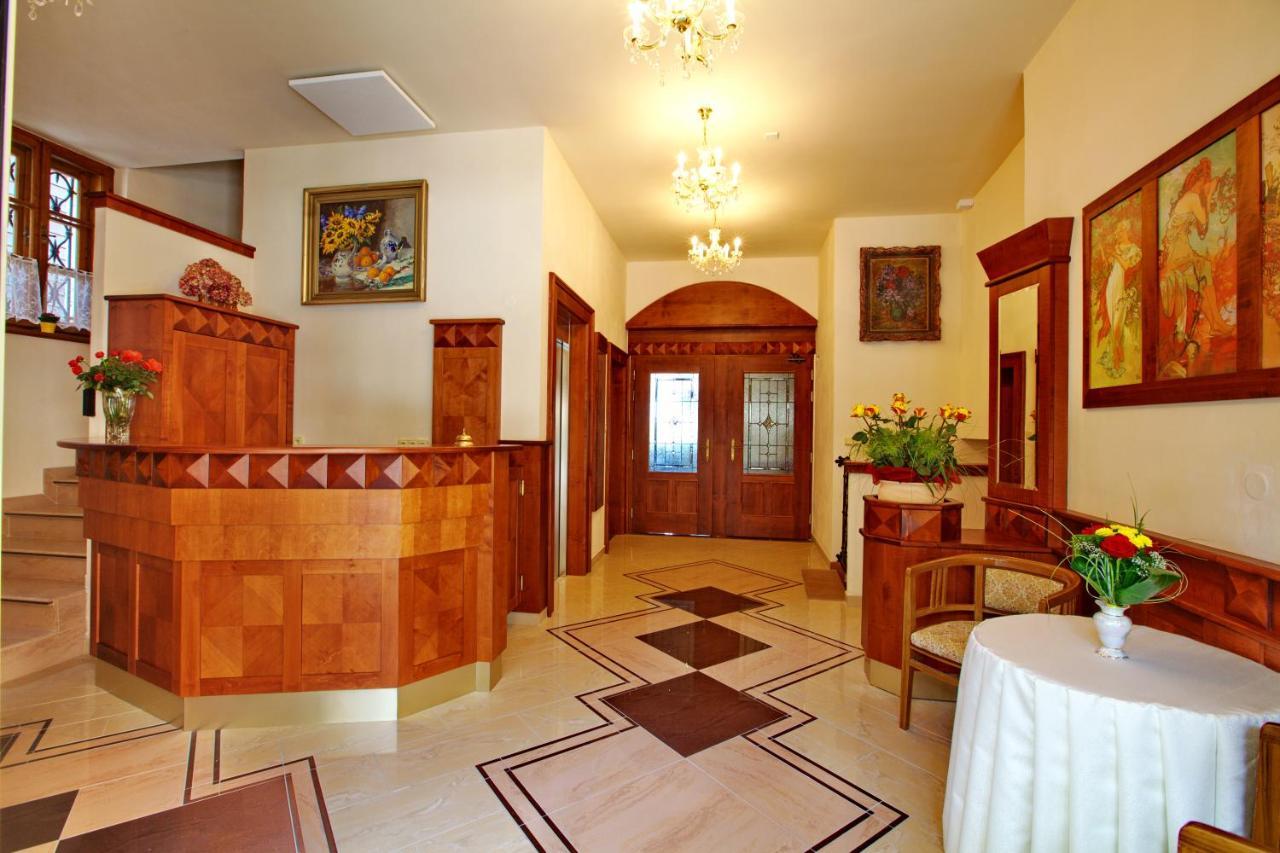 Hotel Fortna ครูดิม ภายนอก รูปภาพ